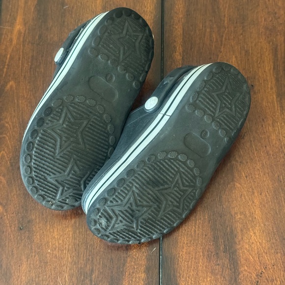 Koala Kids Size 9 toddler Crocs in Black/White - Picture 6 of 8